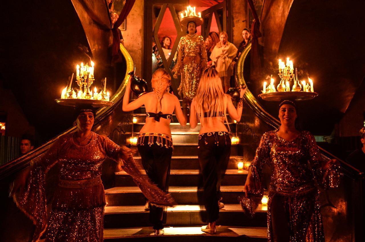 Dinner show Marrakech at Comptoir Darna — belly dancing and Moroccan gastronomy