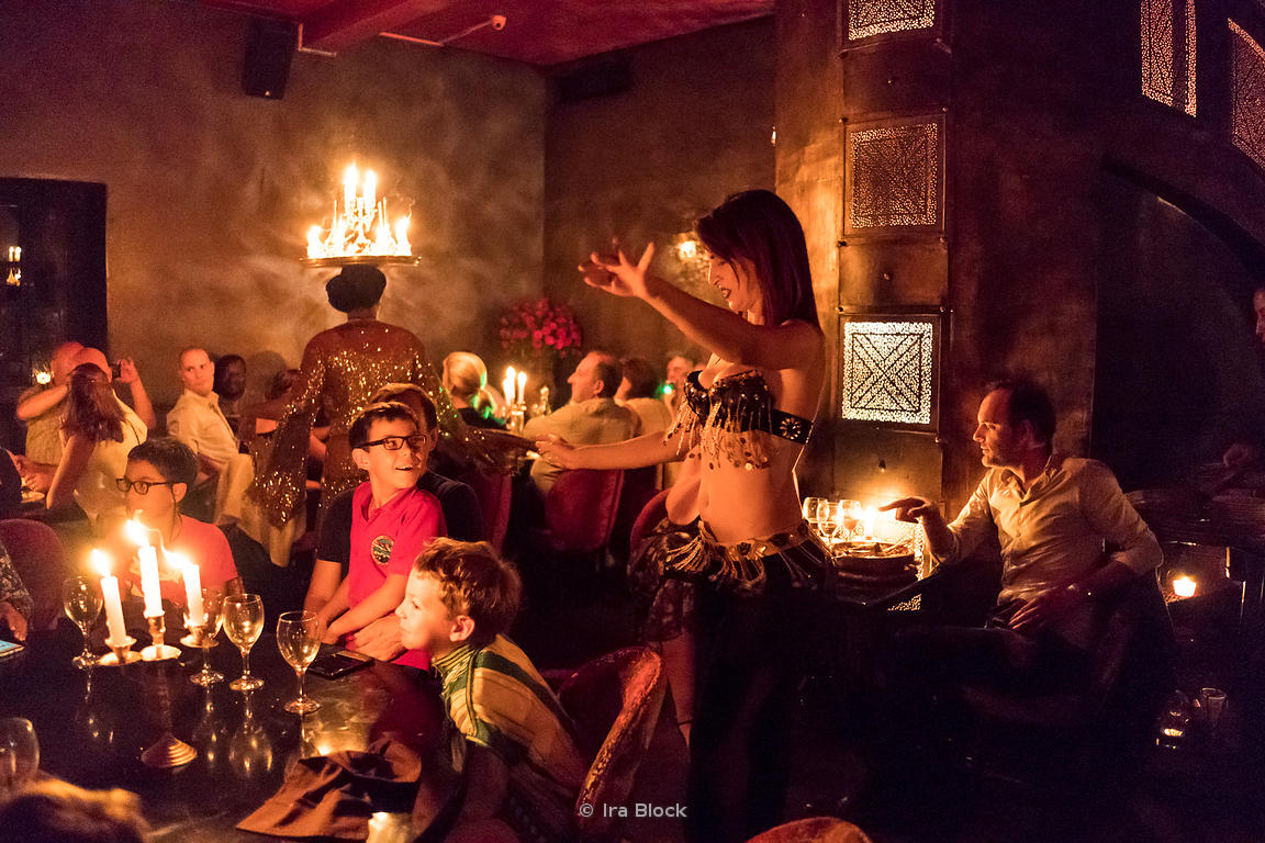 Belly dancing show Marrakech Comptoir Darna